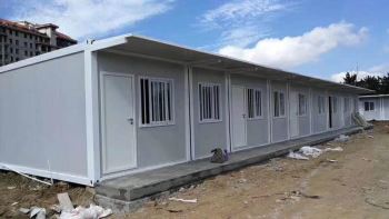 應(yīng)用廣泛的噸桶吹塑機(jī)